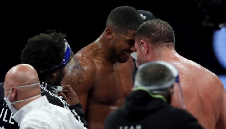 Британецът повали българина с нокаут в девети рунд