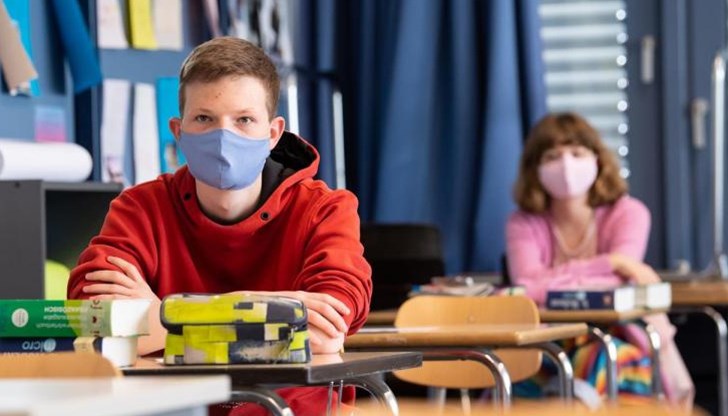 Децата задължително ще носят маски в клас