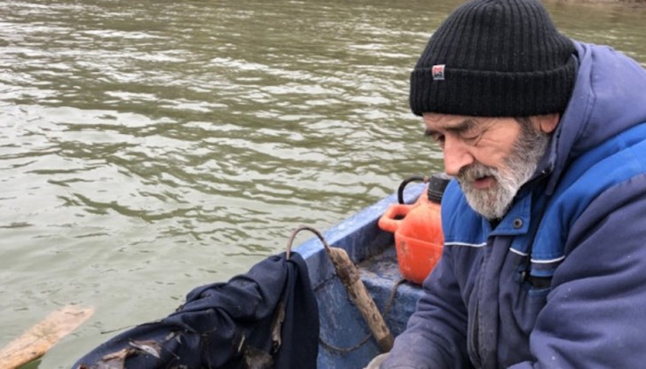 И на днешния Никулден рибарите в Русе не пропуснаха да излязат за улов във водите на Дунава И на днешния Никулден рибарите в Русе не пропуснаха да излязат за улов във водите на Дунава