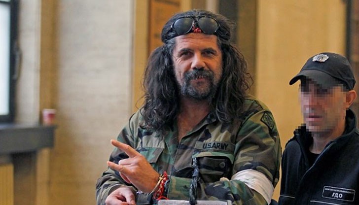 Наказанието е за грабеж в магазин „Била“ в столичния кв. „Хиподрума“ на 30 декември 2008 г. Наказанието е за грабеж в магазин „Била“ в столичния кв. „Хиподрума“ на 30 декември 2008 г.