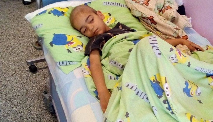 5-годишното момче има тумор на черния дроб - невробластом