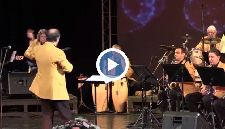 Биг Бенд Русе ни почерпи с коледна музика в навечериято на празниците