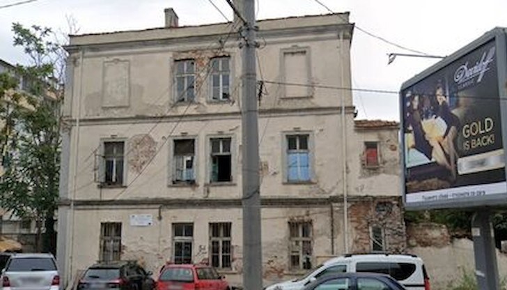 Тялото е открито в необитаема сграда за ул. "Булаир", веднага е подаден сигнал в полицията