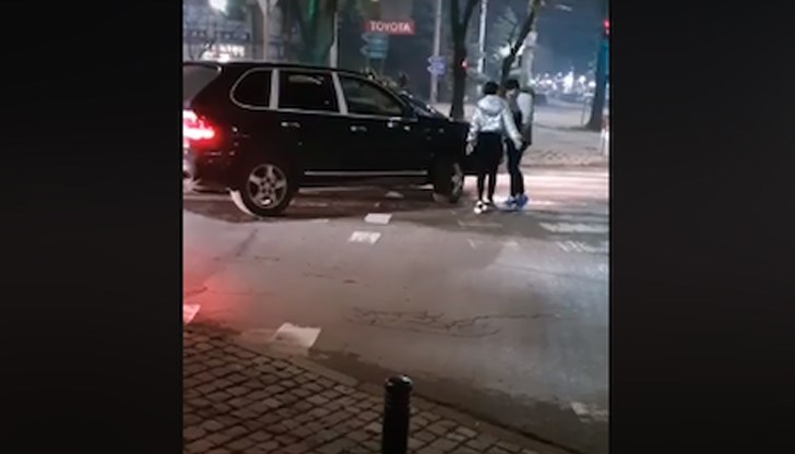 Жената е обвинена в хулиганство, което се отличава с особена дързост и цинизъм и е извършено при управление на моторно превозно средство