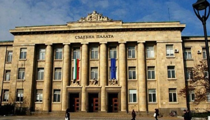 Установено е, че застрахователното дружество е заплатило 350 лв. Няма доводи и доказателства сумата от 4000 лв. да е платена, поради което искът се явява основателен в претендирания размер. Застрахователят следва да плати и законната лихва върху тази сума, както и разноските по делата Установено е, че застрахователното дружество е заплатило 350 лв. Няма доводи и доказателства сумата от 4000 лв. да е платена, поради което искът се явява основателен в претендирания размер. Застрахователят следва да плати и законната лихва върху тази сума, както и разноските по делата