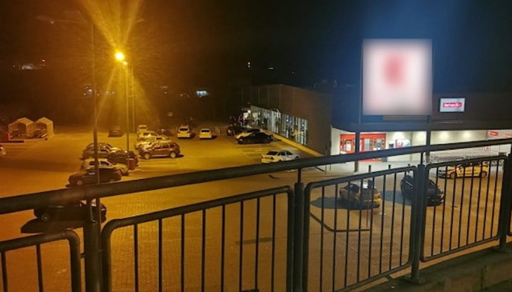 Крадците са проникнали в магазина през задния двор и от там – в сервизно помещение