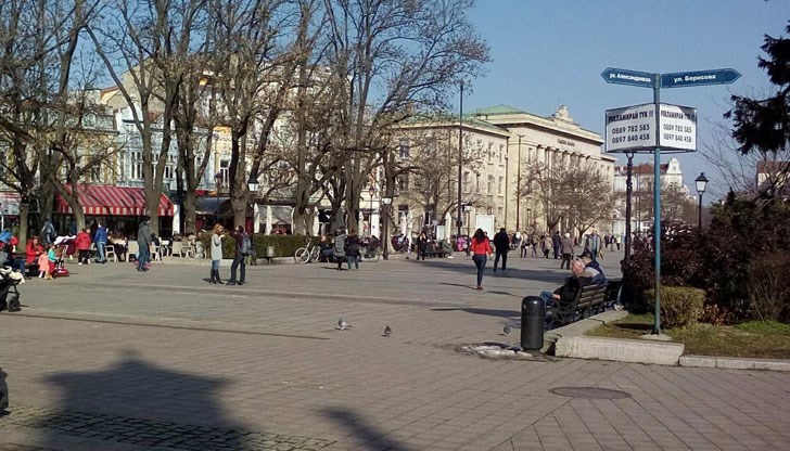 Малко преди 14:00 часа термометрите на хидрометеоролозите са отчели 18.3 градуса Малко преди 14:00 часа термометрите на хидрометеоролозите са отчели 18.3 градуса