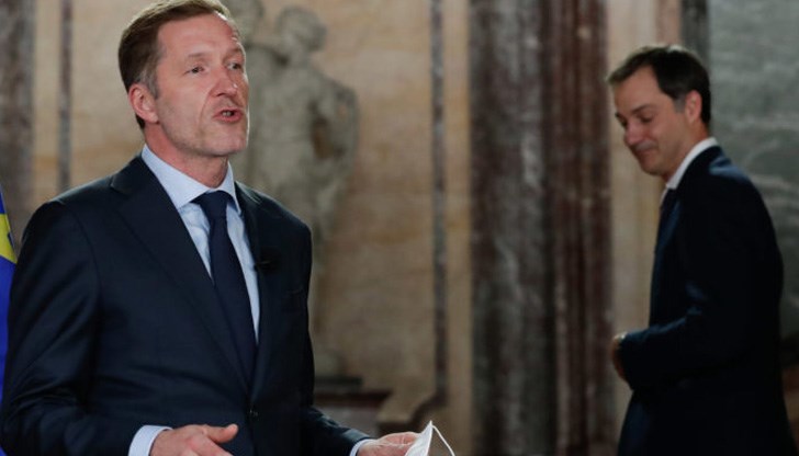 Тя освен това преустанови железопътните връзки с острова Тя освен това преустанови железопътните връзки с острова