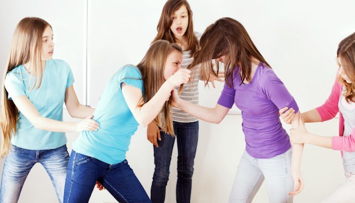 В следобедните часове на 16 декември, 37-годишна пловдивчанка е подала сигнал в Първо РУ за нанасен побой над 13-годишната ѝ дъщеря В следобедните часове на 16 декември, 37-годишна пловдивчанка е подала сигнал в Първо РУ за нанасен побой над 13-годишната ѝ дъщеря