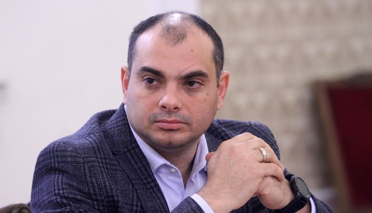 Без обществен дебат и политически консенсус, и в последният момент, както е по традиция