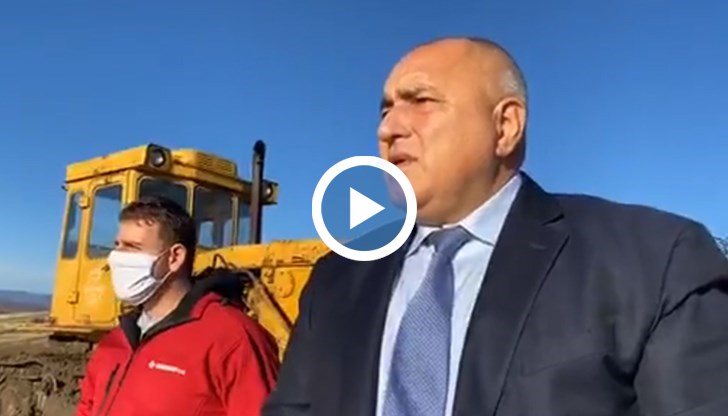 Бойко Борисов продължава с инспекциите, като заедно със зам.-регионалният министър Николай Нанков проверяват реновирането на язовир "Врещица"