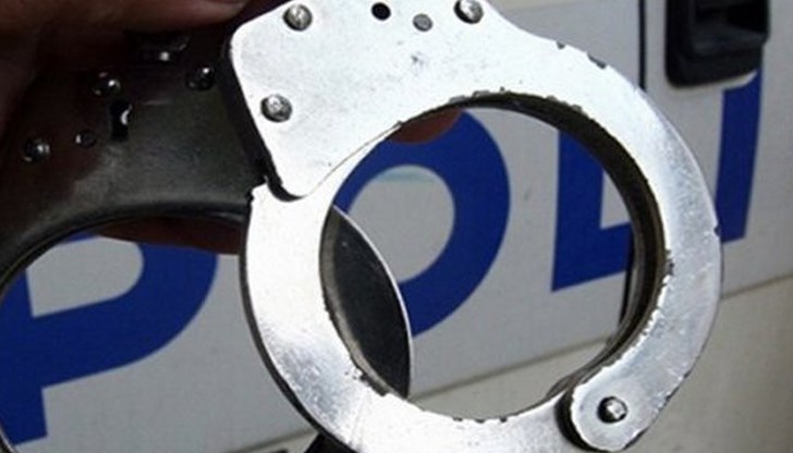 При обход в района на квартала, полицаите са открили колата изоставена на ул. "Солун"в Русе При обход в района на квартала, полицаите са открили колата изоставена на ул. "Солун"в Русе