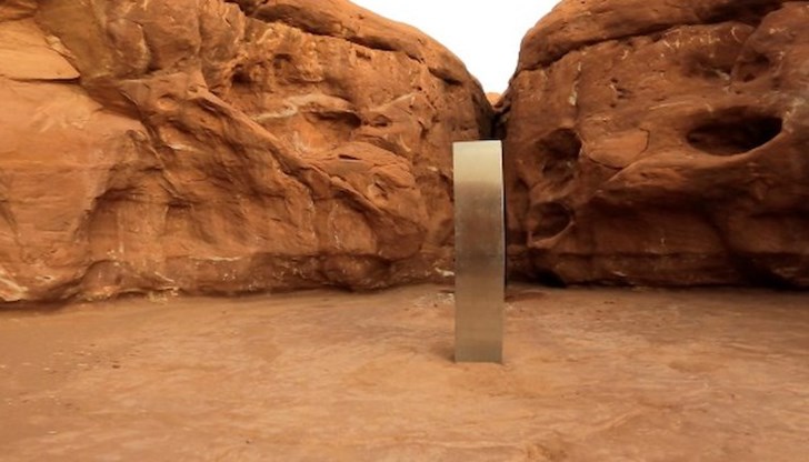 Нима искате да кажете, че това не са били извънземни?, пишат в поста си арт-трупата „The Most Famous Artist“