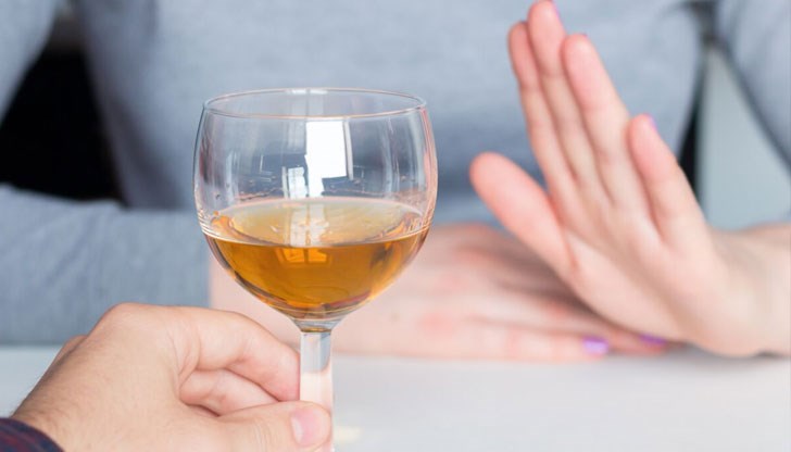 Пушенето, цигареният дим и всичко, което може да раздразни белите дробове, няма да е от полза, а ще нанесе вреда на хората, предупреди руски експерт Пушенето, цигареният дим и всичко, което може да раздразни белите дробове, няма да е от полза, а ще нанесе вреда на хората, предупреди руски експерт