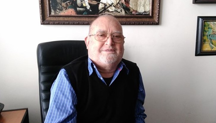 50 години Николай Томов остана верен на своя вестник и научи на занаят десетки журналисти