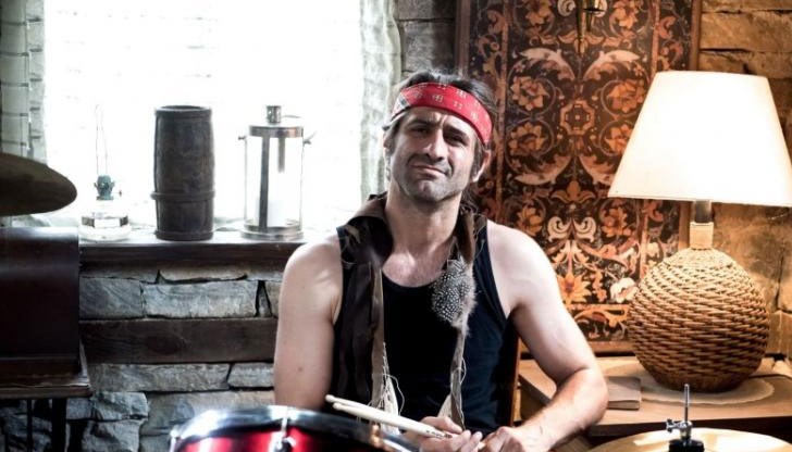 Сюжетът на филма ще представи актьора като добряк, който няма памет... и попада в куп комедийни ситуации. Сюжетът на филма ще представи актьора като добряк, който няма памет... и попада в куп комедийни ситуации.