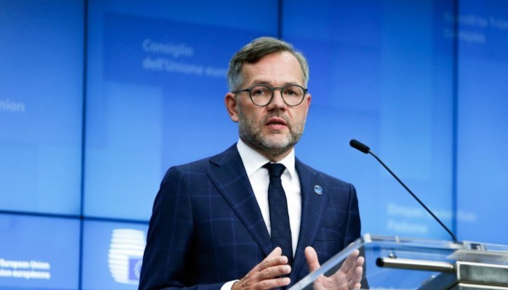 "Целите, свързани с разширяването, не могат да бъдат постигнати заради исканията на една-единствена държава, които не се подкрепят от останалите 26 страни", каза днес  министърът по европейските въпроси на Германия Михаел Рот