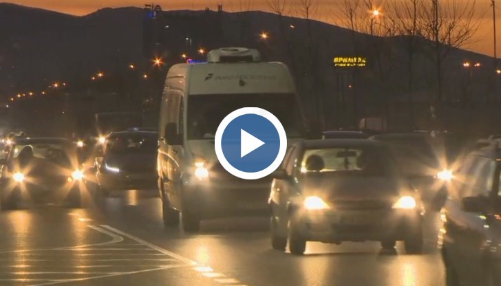 В следствие на засиления трафик са налице и първите катастрофи. Едната е верижна край Априлци, другата е до Тръстеник, Русенско