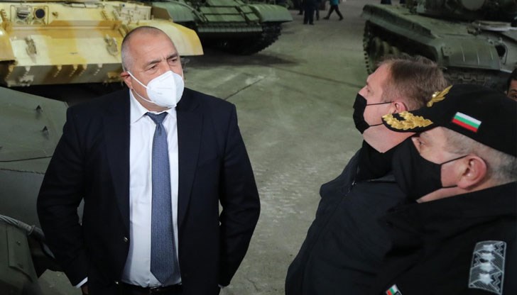 Но пък инспектираха военният завод ”Терем” край Търговище и се похвалиха, че правели много за армията