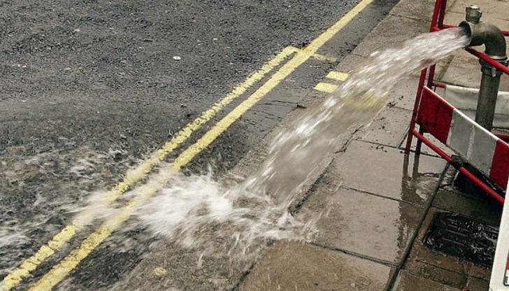 Хората се чудят как да оцелеят, а други правят пари на техен гръб