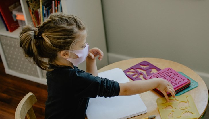 Децата са толкова податливи на заразяване с него, колкото и възрастните - за разлика от предишните щамове