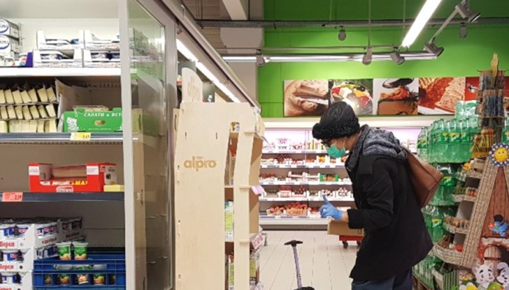 Глобиха управител на магазин за неправилно носене на маска