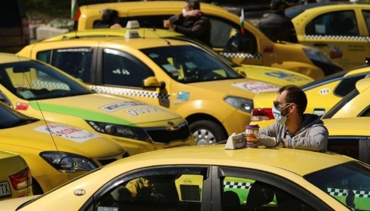 Таксиметровите шофьори искат начална тарифа 2,10 лв., дневна 1,30лв/км, нощна 1,50лв/км и повикване 2,10 лв