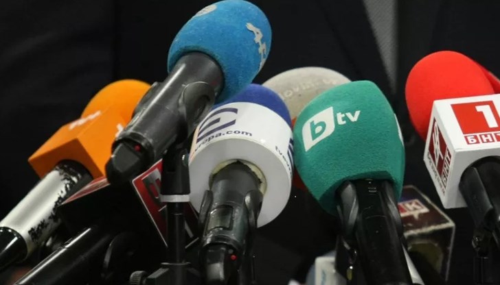 Голяма част от българската публика не разбира и друго: че всяко зряло, демократично и свободно общество развива рефлекса да брани своите разследващи журналисти и своите критични гласове