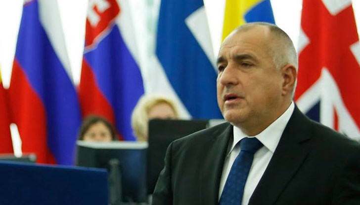 Премиерът спи с пистолет до леглото си и държи хиляди евро в брой и златни кюлчета в нощното си шкафче Премиерът спи с пистолет до леглото си и държи хиляди евро в брой и златни кюлчета в нощното си шкафче