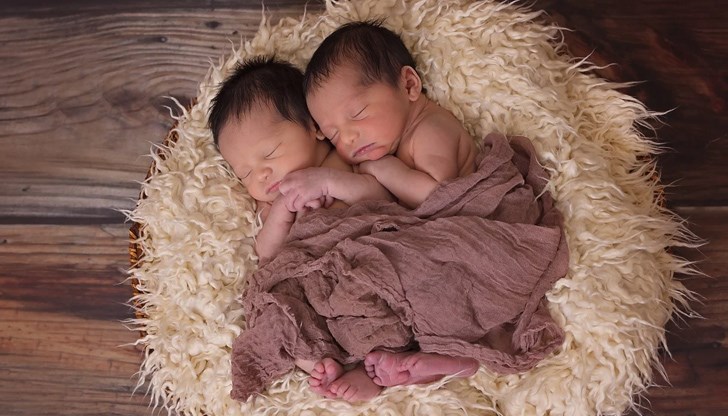 Броят на антителата при бебетата варира. Изследователите са установили, че той е по-висок сред тези, чиито майки са се заразили по-близо до момента на раждането Броят на антителата при бебетата варира. Изследователите са установили, че той е по-висок сред тези, чиито майки са се заразили по-близо до момента на раждането