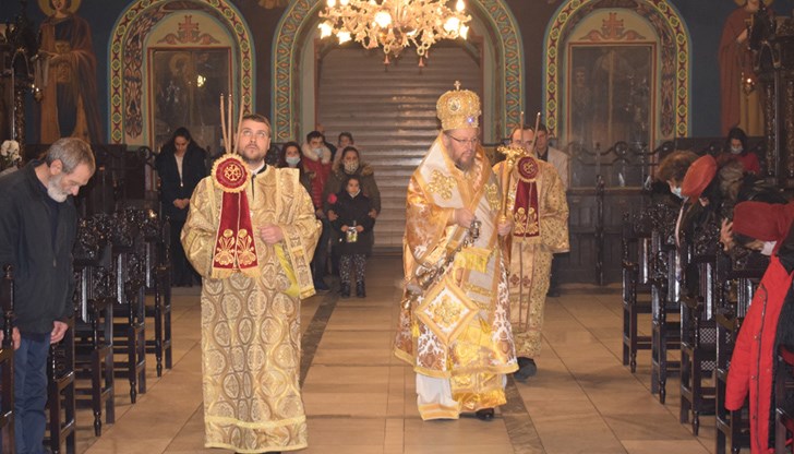 Негово Високопреосвещенство Русенски митрополит Наум благослови трапезата във всеки християнски дом