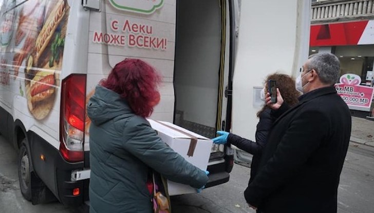 Превозните ни средства са оборудвани с най-модерната хладилна техника, поддържаща специални температурни режими, увериха от компанията