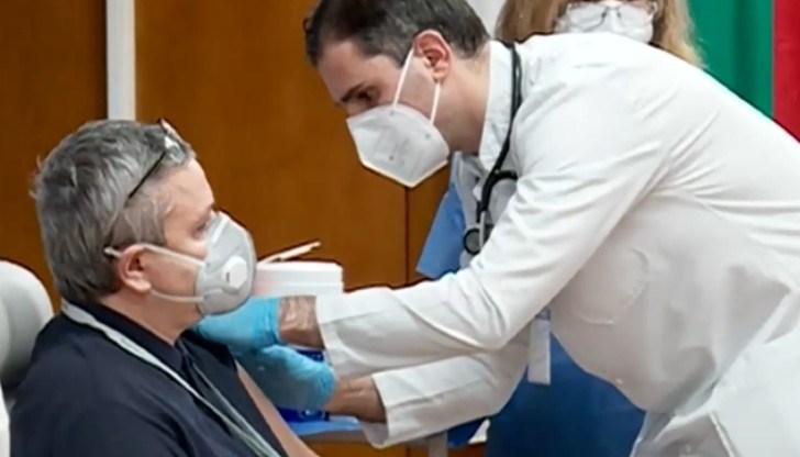 Вирусът ще продължи да се опитва да мутира, за да продължи да заразява, обясни д-р Велислава Петрова