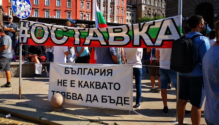 Вместо да вдъхнат сигурност за справяне с КОВИД-19, ГЕРБ заложиха на обичайния подход "проба-грешка" Вместо да вдъхнат сигурност за справяне с КОВИД-19, ГЕРБ заложиха на обичайния подход "проба-грешка"