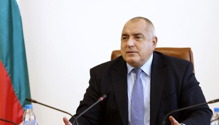 Премиерът Борисов отбеляза, че в момента, в който дойде първата ваксина, държавата ще е готова на всеки българин, който поиска, да му бъде поставена доброволно и напълно безплатно
