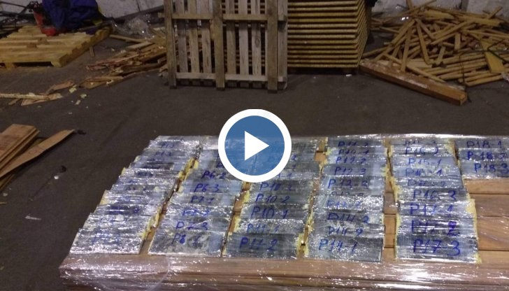 На пристанище Варна - Запад не за първи път се открива дрога. Преди три години в контейнер, пристигнал с кораб от Лаос през Виетнам, са открити 5000 литра прекурсор за производство на синтетична дрога