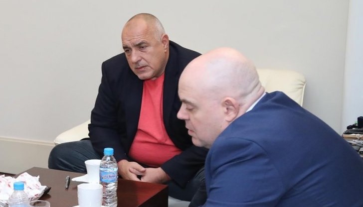През февруари 2013 г. от трибуната на парламента Бойко Борисов официално заяви, че лидерът на ДПС Ахмед Доган е поръчал убийството му. Борисов се позова на сигнал от чужда разузнавателна служба