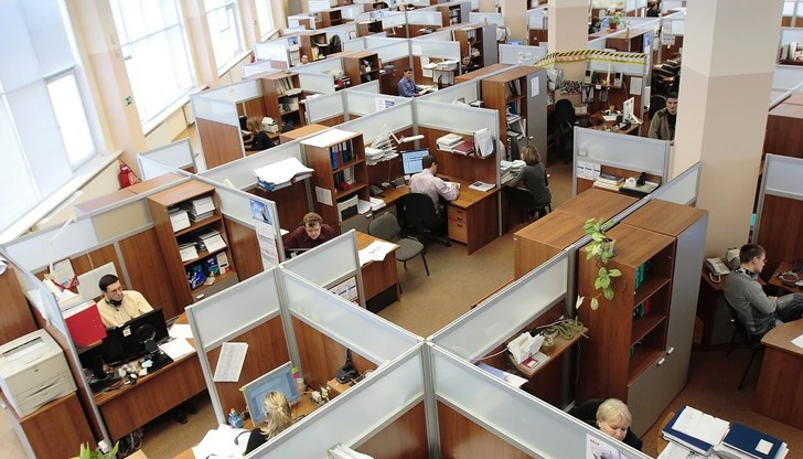 Най-често работодателите са предлагали ползване на платен годишен отпуск от служителите им през ноември, осигурявали са дистанционна работа или използване на неплатен отпуск, сочи кратката анкета на Националната статистика