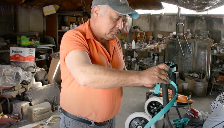 Димитър Димитров от Русе изработи над 170 проходилки за кучета и котки Димитър Димитров от Русе изработи над 170 проходилки за кучета и котки