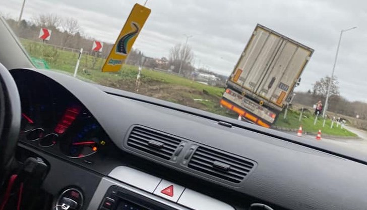 Образуваха се огромни опашки от автомобили