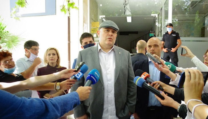 Нито едно важно дело от началото на мандата на новия главен прокурор не стигна до съда, а скандалите във властта се замитат под килима