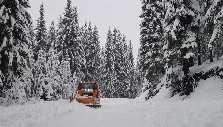 Наложи да се затворят за камиони два от проходите там Наложи да се затворят за камиони два от проходите там