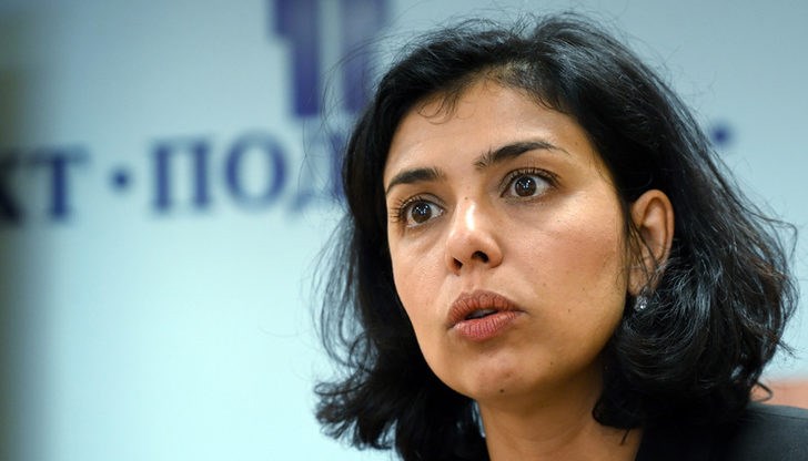 Експерт: "Характерно е за авторитарни и недотам демократични режими граждани да бъдат привиквани в полицията - за справки, за снемане на обяснения или за т.нар. профилактика на криминалния контингент. Разбира се, най-спокойно може тези прийоми да се приложат и спрямо хора, които критикуват властта или близки до нея икономически субекти" Експерт: "Характерно е за авторитарни и недотам демократични режими граждани да бъдат привиквани в полицията - за справки, за снемане на обяснения или за т.нар. профилактика на криминалния контингент. Разбира се, най-спокойно може тези прийоми да се приложат и спрямо хора, които критикуват властта или близки до нея икономически субекти"