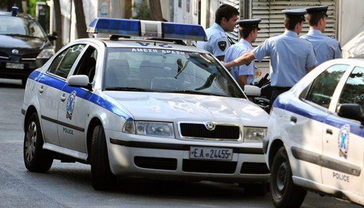 Българинът е баща на 2 деца, на възраст 3 и 6 години. Бил е все още жив и контактен след удара. Линейката е пристигнала сравнително бързо и са го откарали спешно в отделението по реанимация в болницата в Пафос. Там обаче дежурният лекар единствено е потвърдил смъртта му Българинът е баща на 2 деца, на възраст 3 и 6 години. Бил е все още жив и контактен след удара. Линейката е пристигнала сравнително бързо и са го откарали спешно в отделението по реанимация в болницата в Пафос. Там обаче дежурният лекар единствено е потвърдил смъртта му