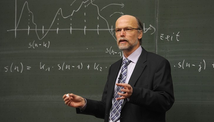 С определянето на минималния размер на възнаграждението се цели да бъдат привлечени повече висококвалифицирани и мотивирани млади преподаватели