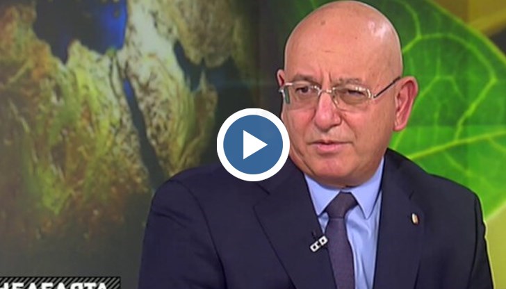 "Аз ли съм ги внесъл? Аз ли съм се изявявал като голям бизнесмен? Откъде накъде отпадъци, генерирани тук в България, трябва да се заравят на знайни и незнайни места?”, попита още Емил Димитров