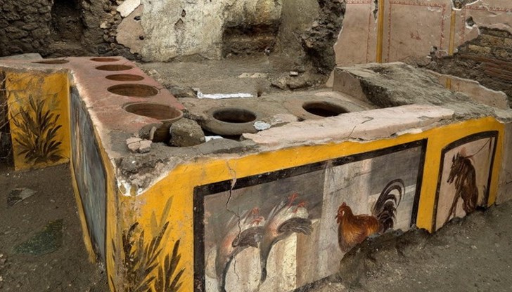 Известен като термополиум, щанд за топли напитки на латински, магазинът е открит в обекта Regio V на археологическия парк, който все още не е отворен за обществеността
