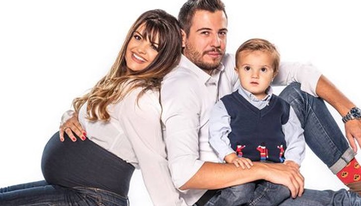 "Благодаря ти, Петя, че си моята сбъдната и сбъдваща се мечта. Благодаря и на Господ, че ще си имаме още едно детенце, плод на чистото ни обичане. Щастлив съм! Синко, добре дошъл на този свят", написа развълнуван Илиян Любомиров "Благодаря ти, Петя, че си моята сбъдната и сбъдваща се мечта. Благодаря и на Господ, че ще си имаме още едно детенце, плод на чистото ни обичане. Щастлив съм! Синко, добре дошъл на този свят", написа развълнуван Илиян Любомиров