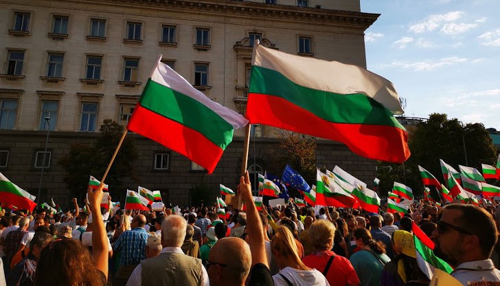 До оставка не се стигна. А изборите вече чукат на вратата. И сега? До оставка не се стигна. А изборите вече чукат на вратата. И сега?