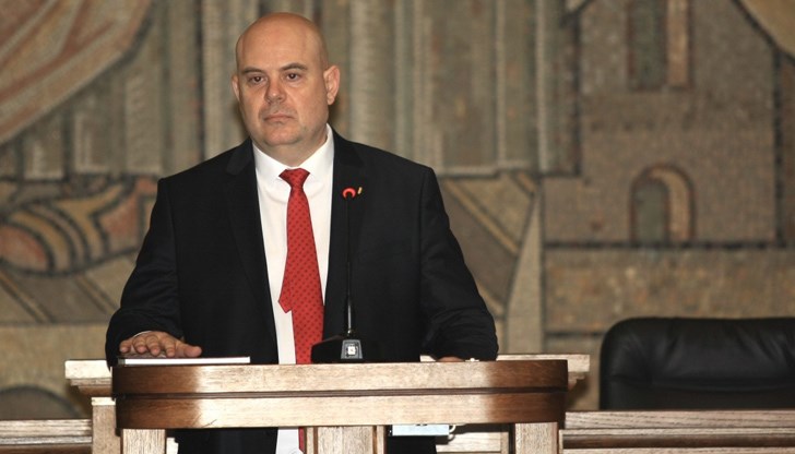 Целта е била информацията, представляваща държавна и служебна тайна, да бъде предадена на руското военно разузнаване в Москва. За реализирането на незаконната си дейност руският гражданин е осъществявал контакти с български гражданин, който е имал достъп до съответната класифицирана информация Целта е била информацията, представляваща държавна и служебна тайна, да бъде предадена на руското военно разузнаване в Москва. За реализирането на незаконната си дейност руският гражданин е осъществявал контакти с български гражданин, който е имал достъп до съответната класифицирана информация